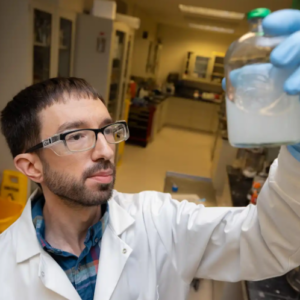 Super-Resolution Microscopy Provides Real-Time Picture of Bacteria Degrading Biomass With Enzyme Complexes featured image